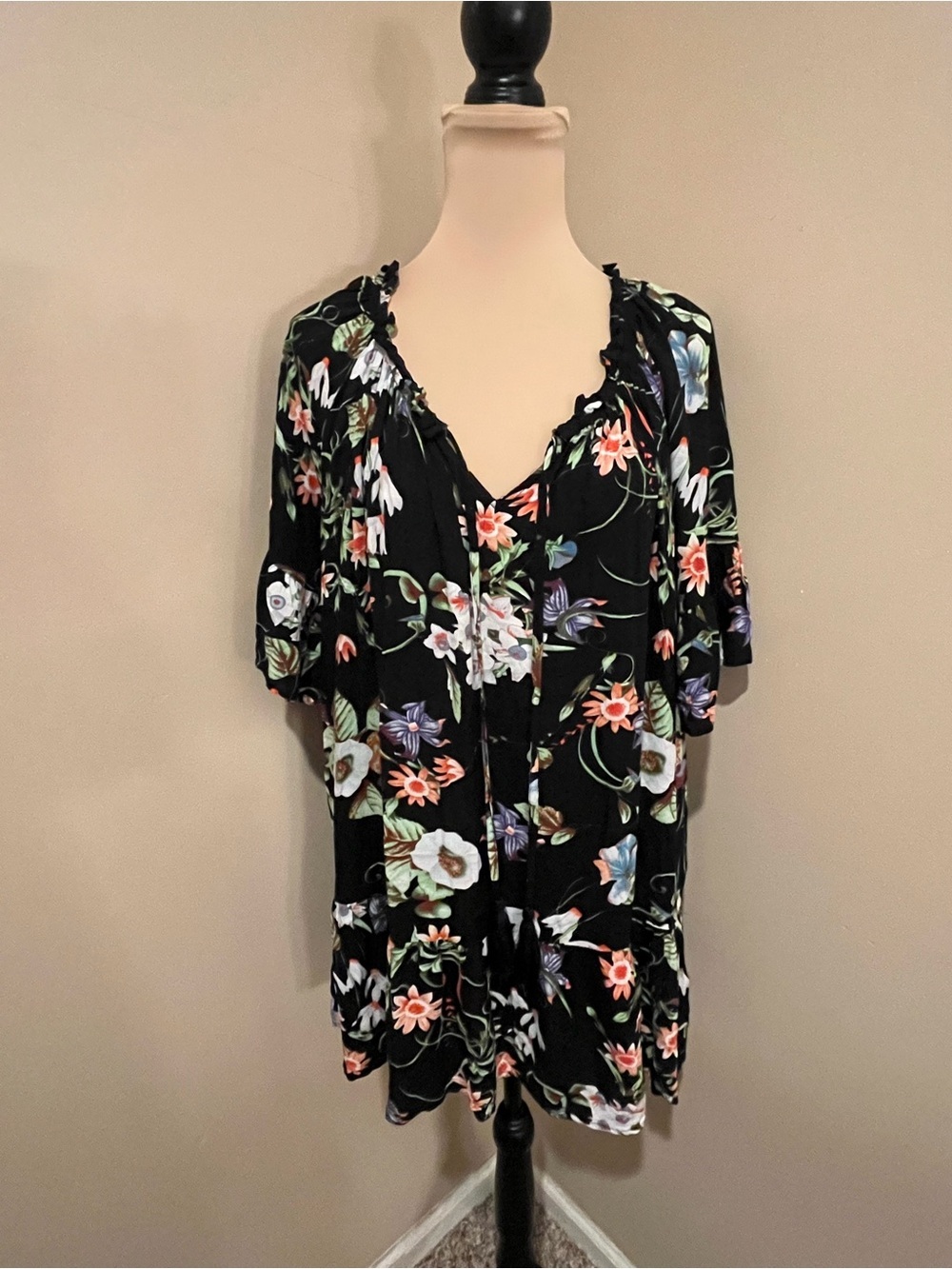 Umgee Floral Black V-Neck Toe Front Mini Swimsuit Cover-up, size L